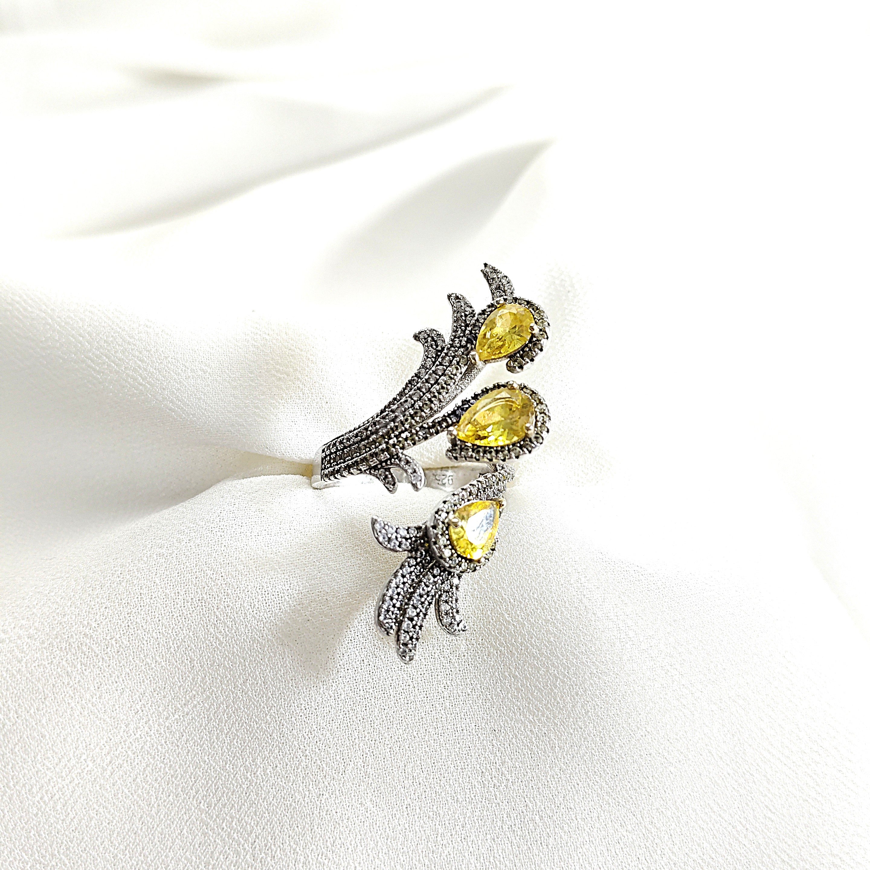 Bague en argent 925 “Flamme Solaire” – Design floral avec zircons jaunes éclatants Bague en argent 925 “Flamme Solaire” – Design floral avec zircons jaunes éclatants