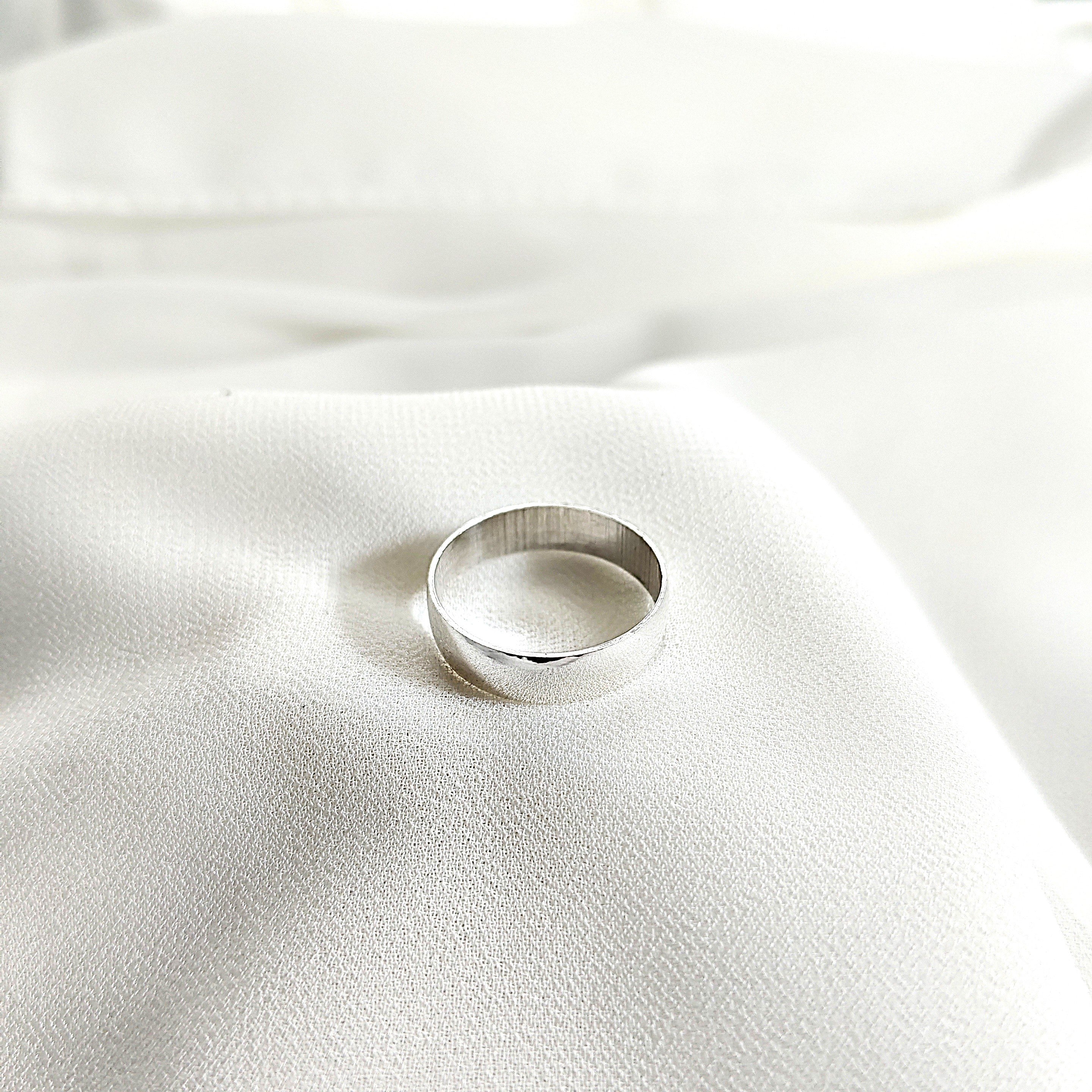 Bague homme  en argent 925 simple et élégante – Finition brillante Bague homme  en argent 925 simple et élégante – Finition brillante