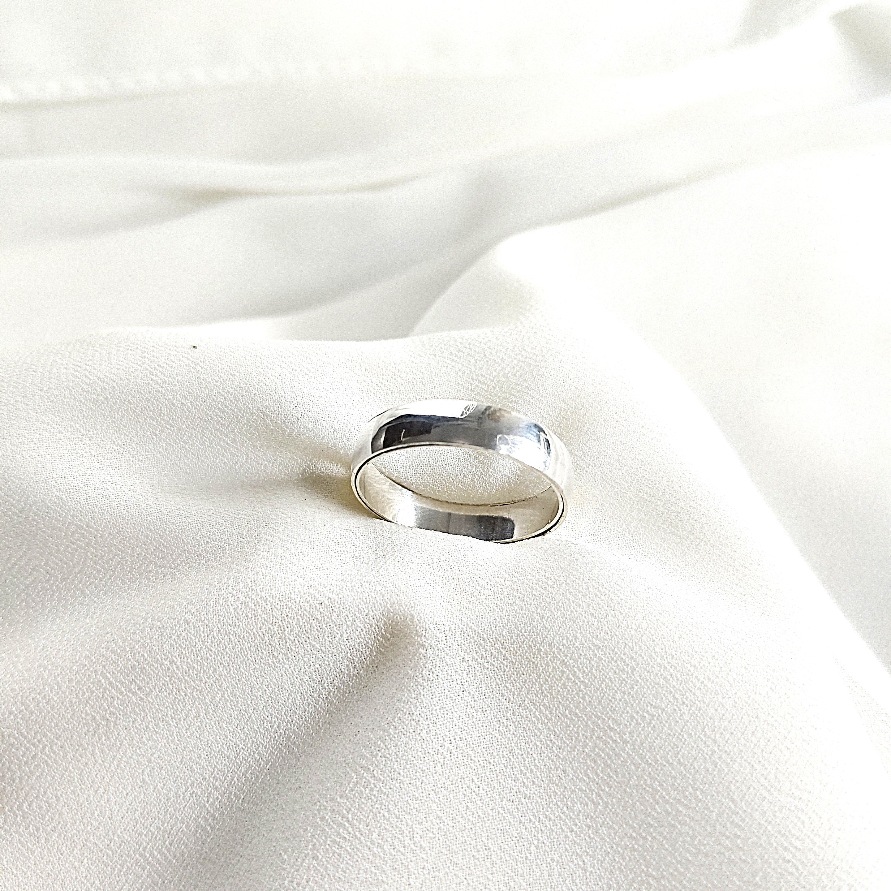 Bague homme  en argent 925 simple et élégante – Finition brillante Bague homme  en argent 925 simple et élégante – Finition brillante
