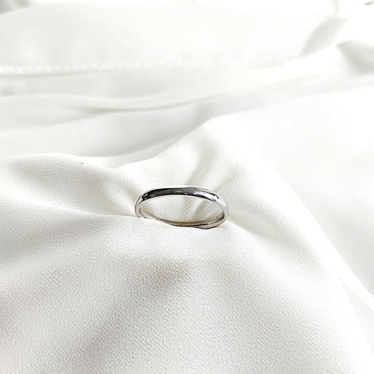 Bague homme fine en argent poli – Élégance minimaliste