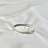 Bague homme fine en argent poli – Élégance minimaliste Bague homme fine en argent poli – Élégance minimaliste