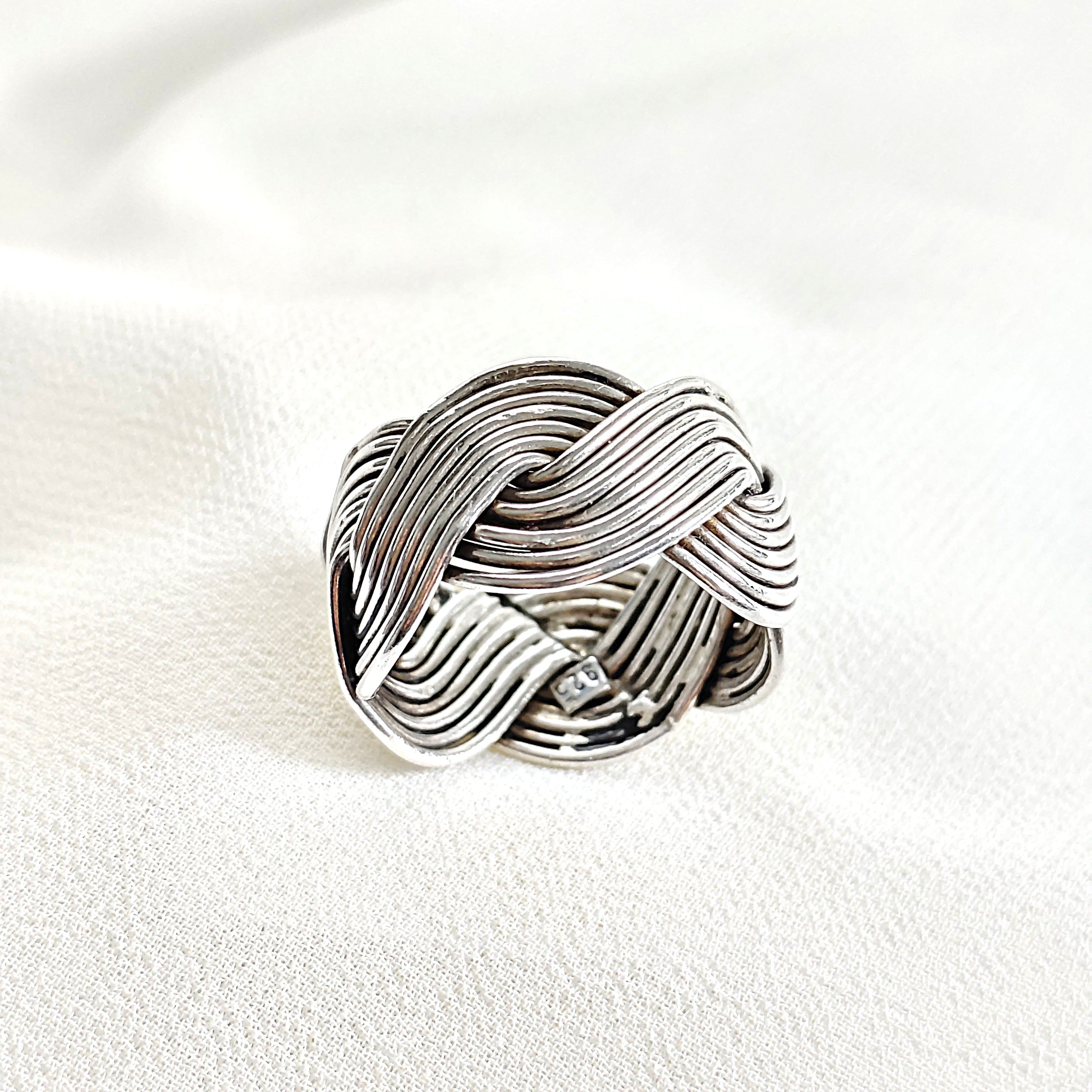 Bague en argent tressée style bohème chic Bague en argent tressée style bohème chic