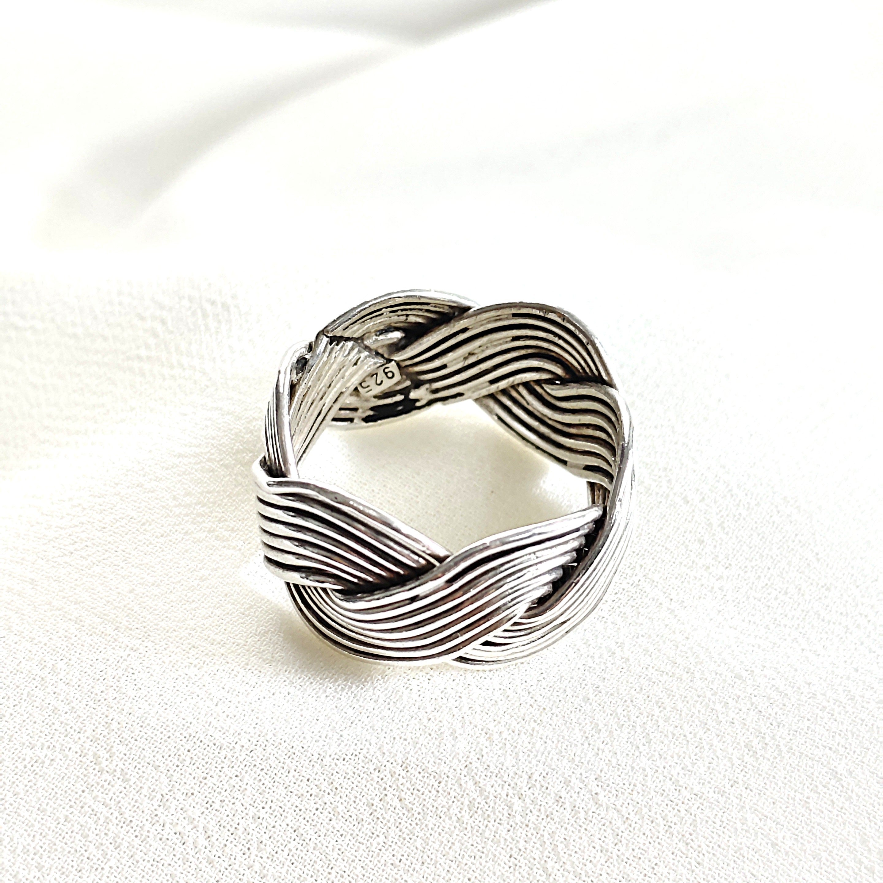Bague en argent tressée style bohème chic Bague en argent tressée style bohème chic