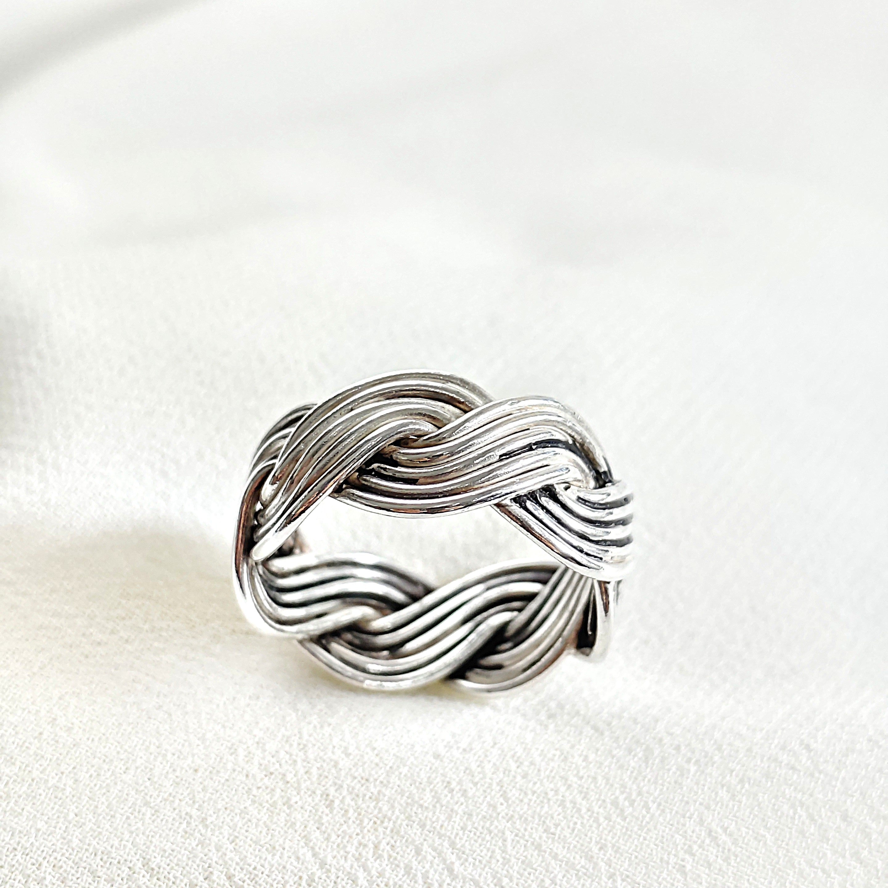 Bague en argent motif tressé élégant Bague en argent motif tressé élégant
