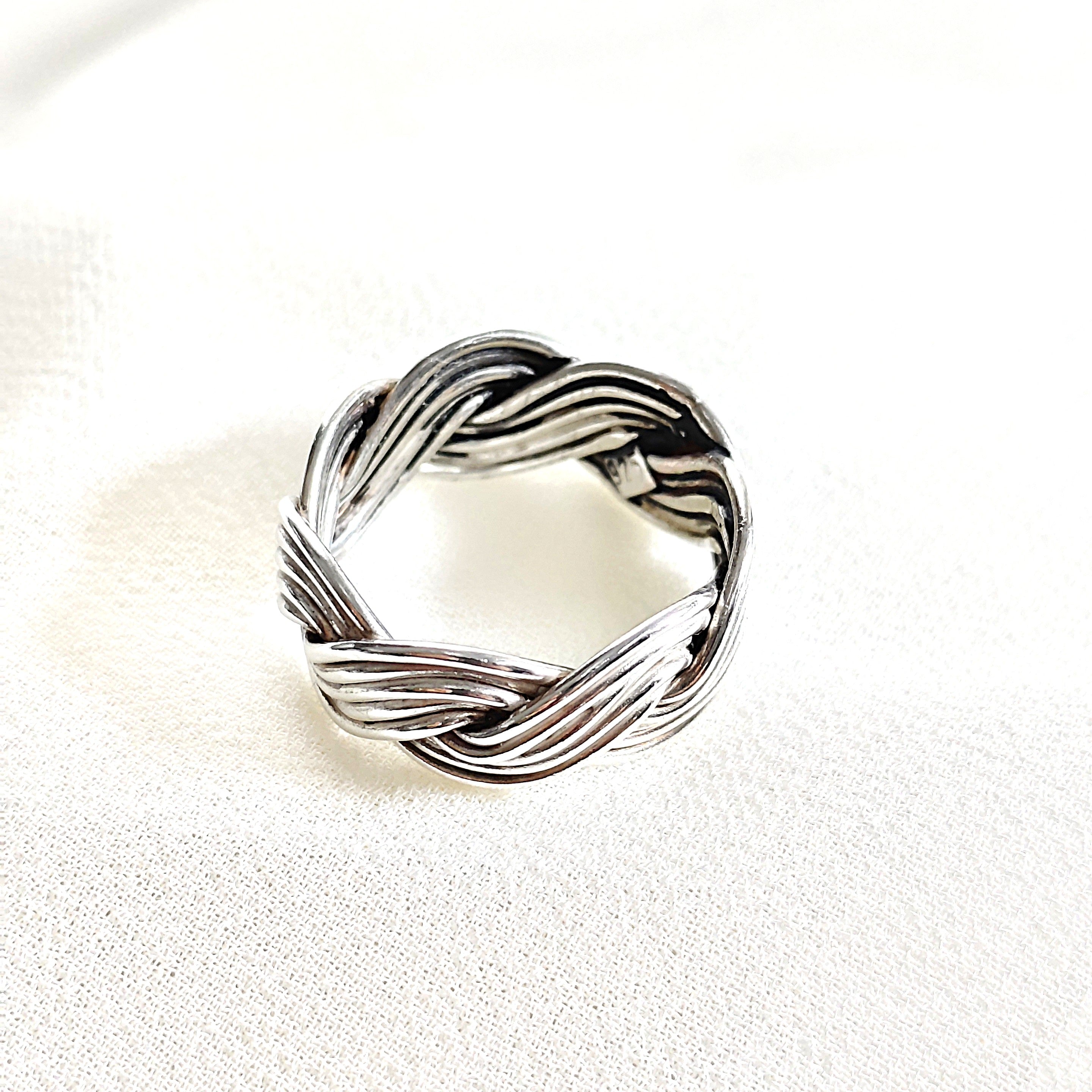 Bague en argent motif tressé élégant Bague en argent motif tressé élégant