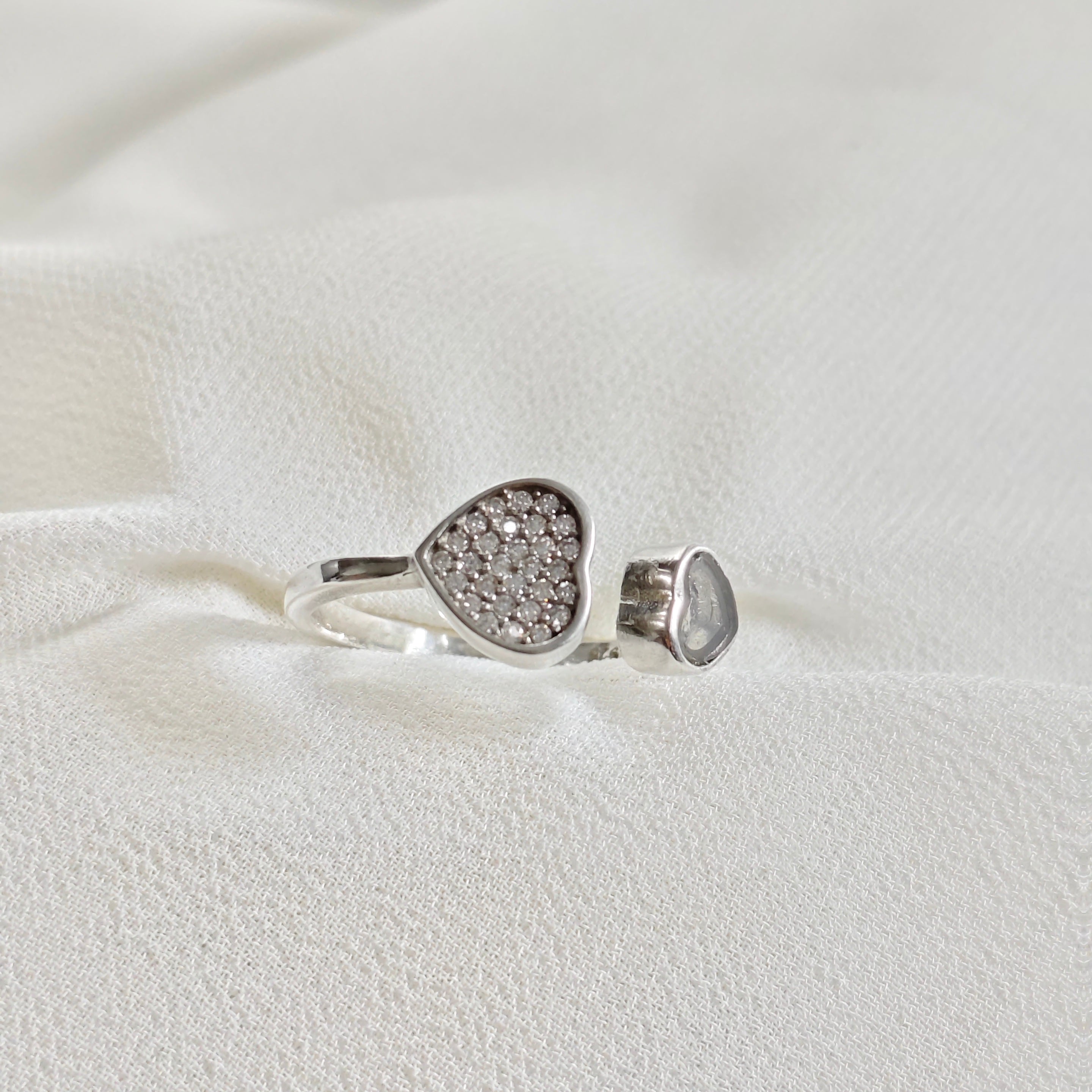 Bague en argent 925 “Duo de Cœurs” – Design ouvert serti de zircons scintillants Bague en argent 925 “Duo de Cœurs” – Design ouvert serti de zircons scintillants