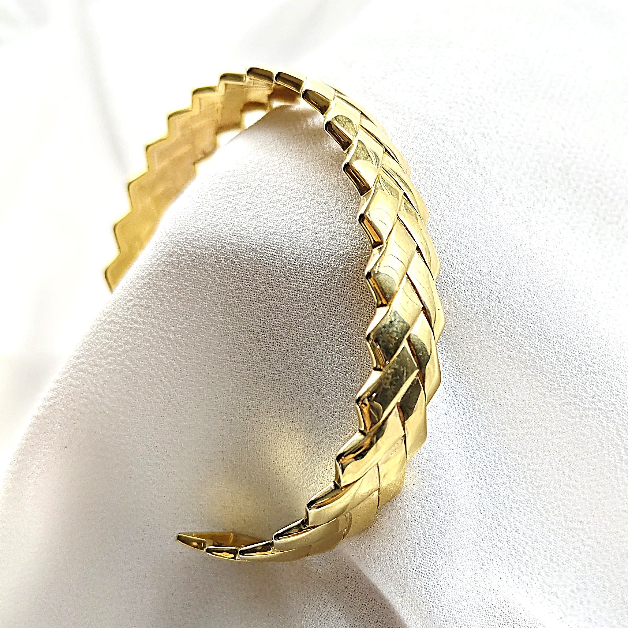 Bracelet Tressé en Plaqué Or – Élégance Intemporelle et Finition Brillante Bracelet Tressé en Plaqué Or – Élégance Intemporelle et Finition Brillante