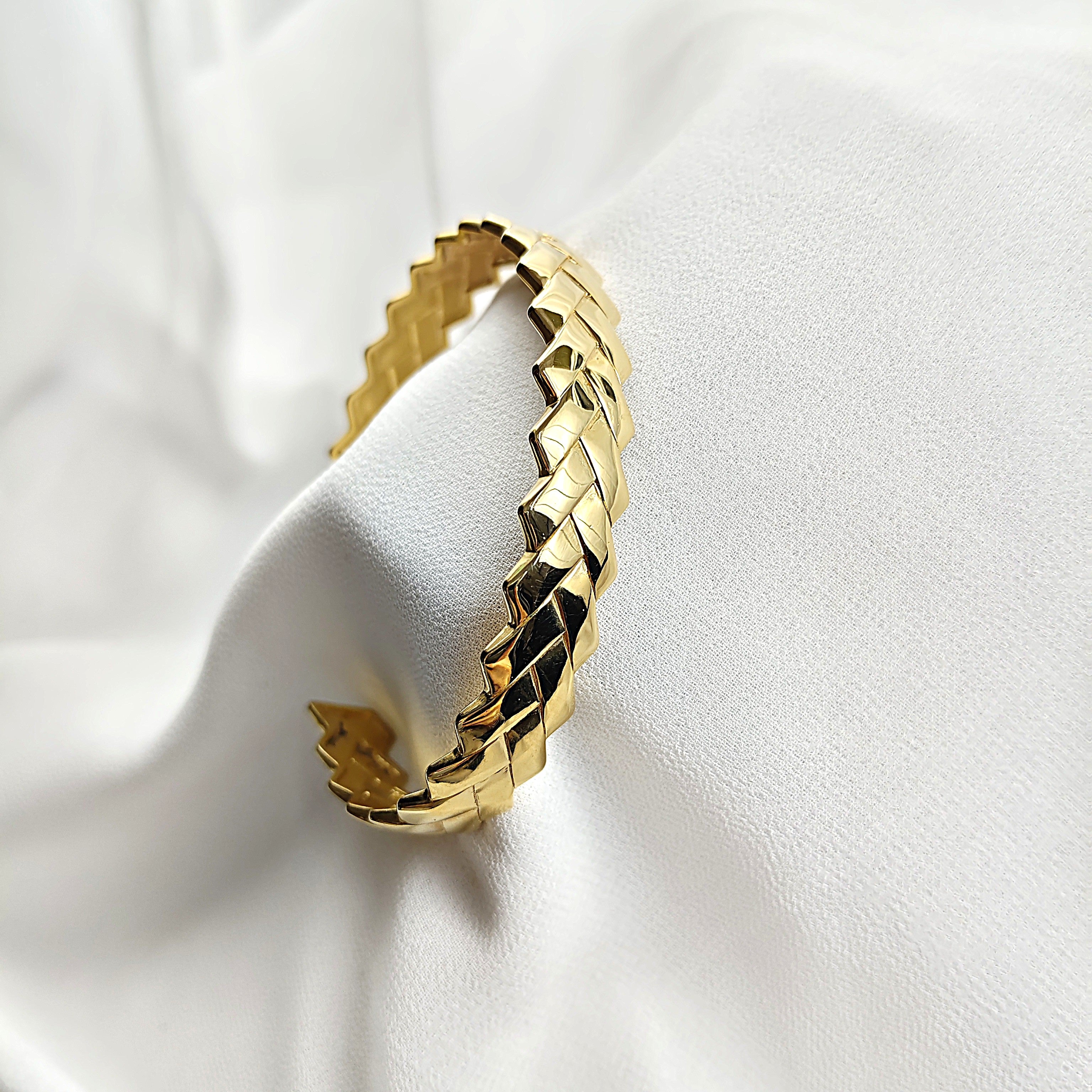 Bracelet Tressé en Plaqué Or – Élégance Intemporelle et Finition Brillante Bracelet Tressé en Plaqué Or – Élégance Intemporelle et Finition Brillante