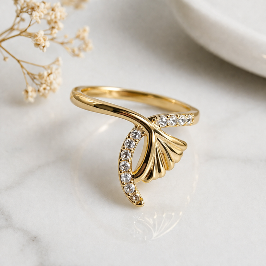 Bague Fine Plaquée Or Design Feuille avec Zircons