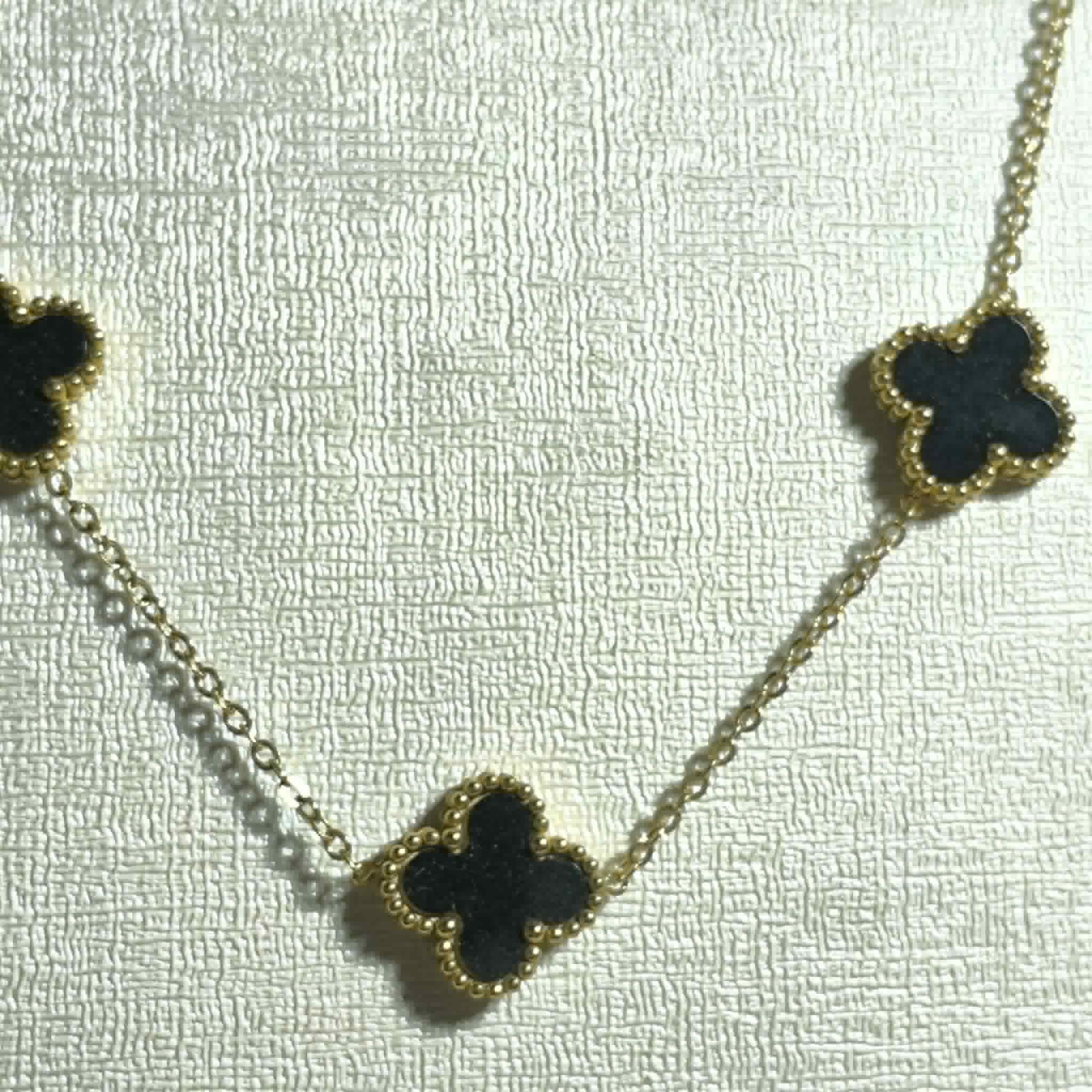Collier Trèfle en Acier Inoxydable – Élégance Chic & Tendance