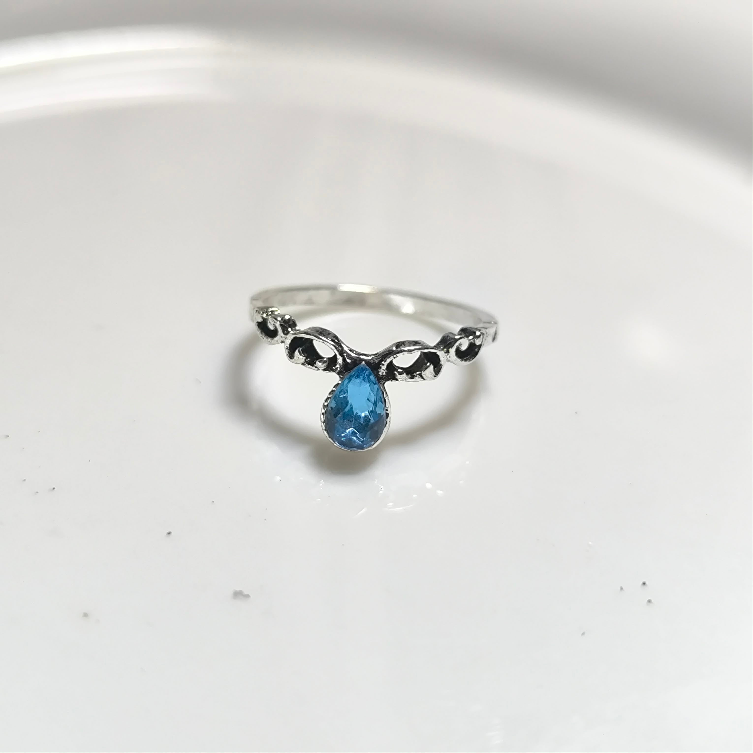 Bague Goutte Bleue en Acier Inoxydable – Élégance Fine & Raffinée