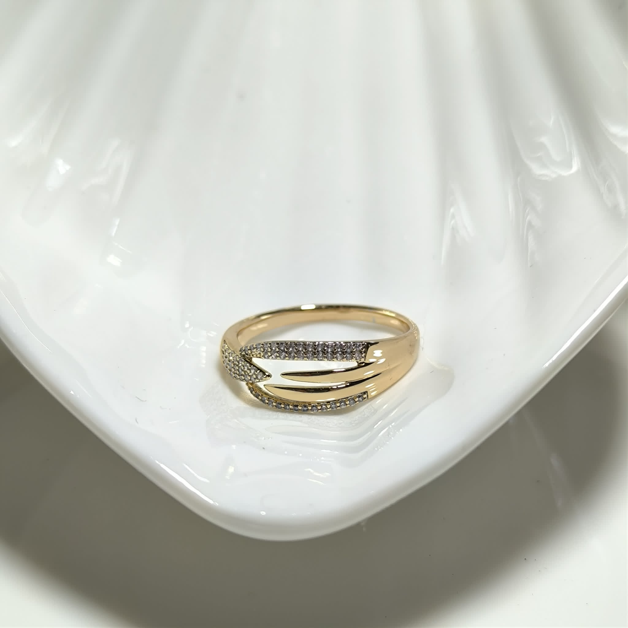 Bague Xuping Dorée Élégance Cristal – Design Moderne & Raffiné