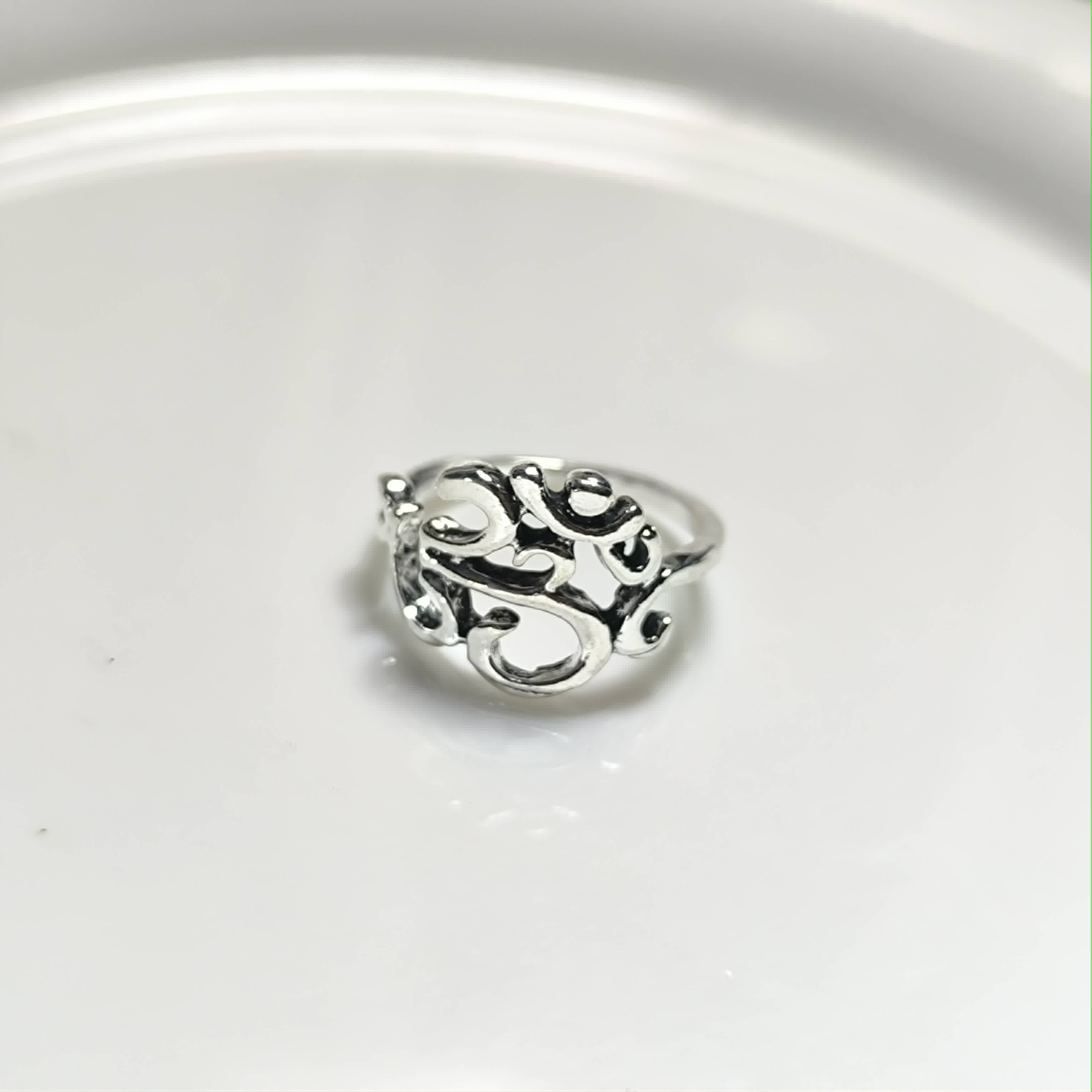 Bague Arabesque Élégante en Acier Inoxydable