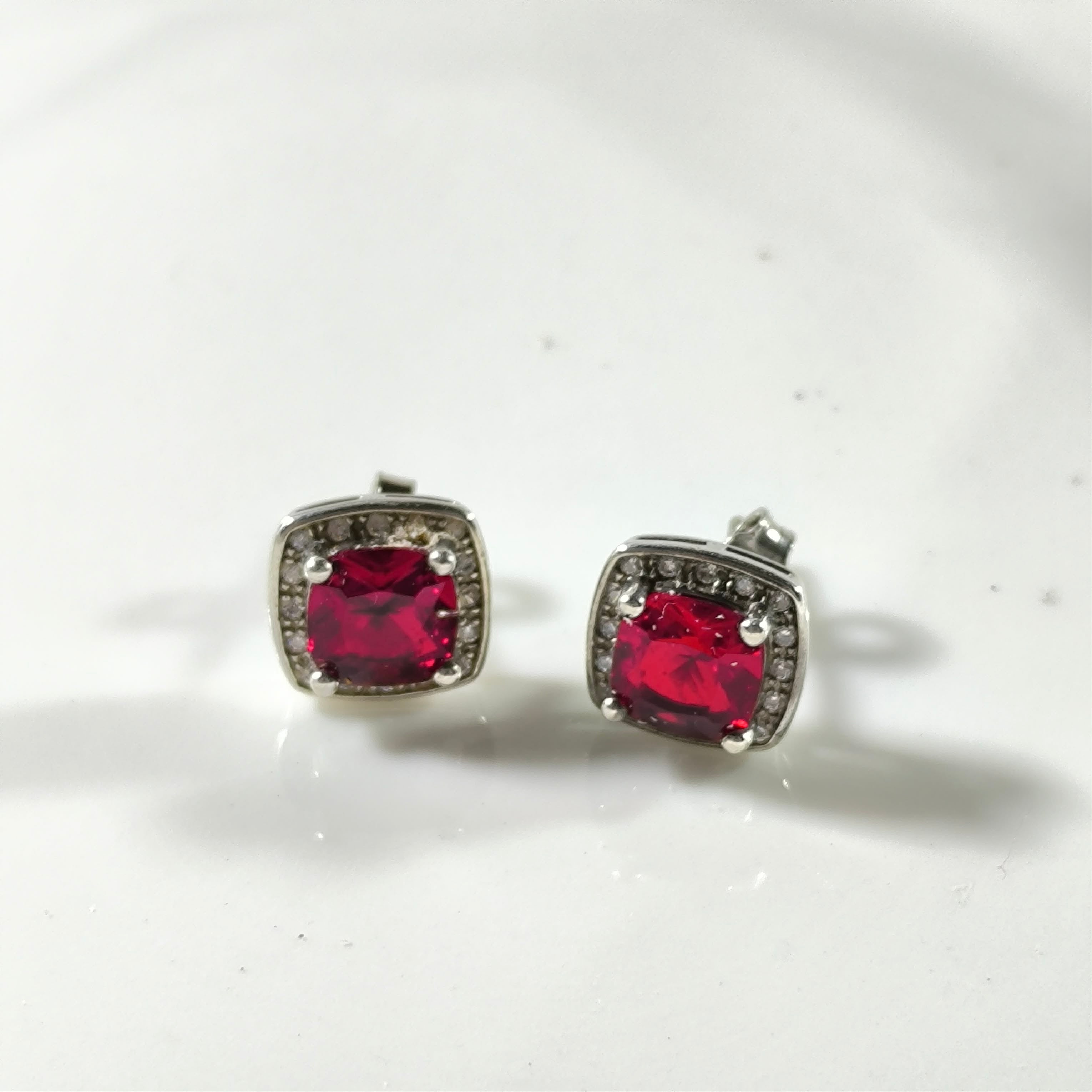 Boucles d’Oreilles Argent 925 Carrées Rouge Rubis Éclat Luxe