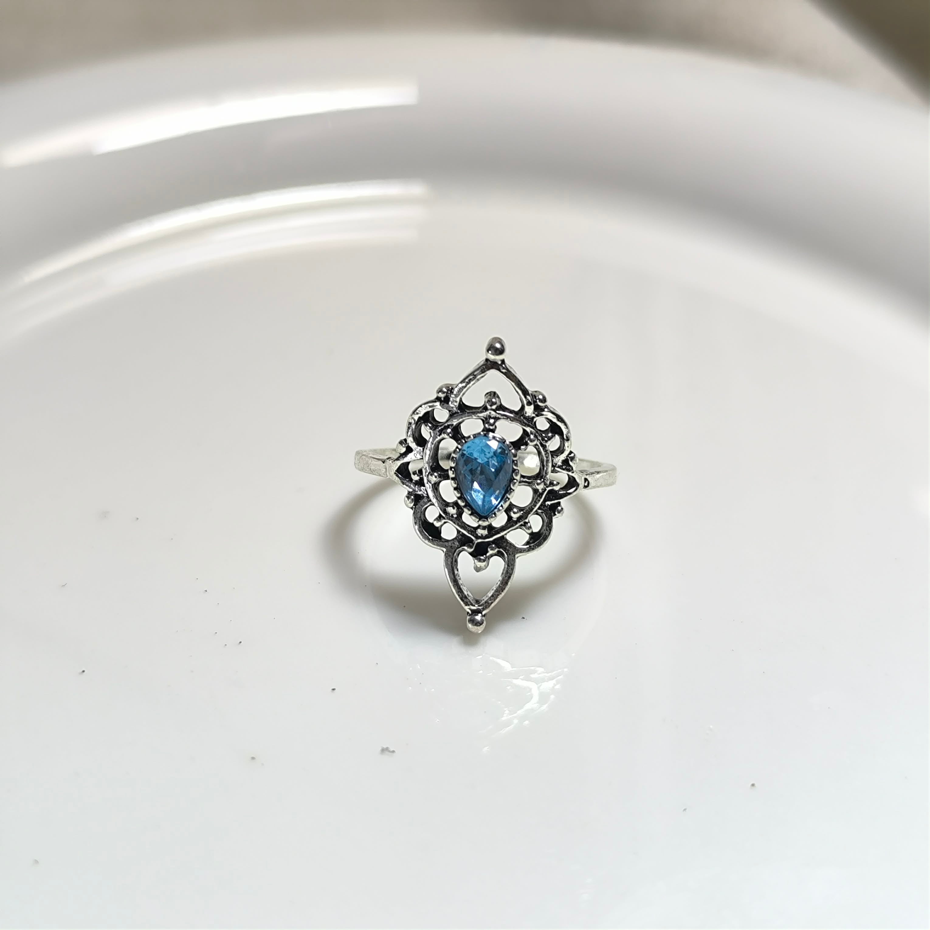 Bague Vintage Bleue en Acier – Élégance Florale Raffinée
