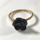 Bague Plaqué Or Élastique avec Fleur Noire – Élégance Moderne