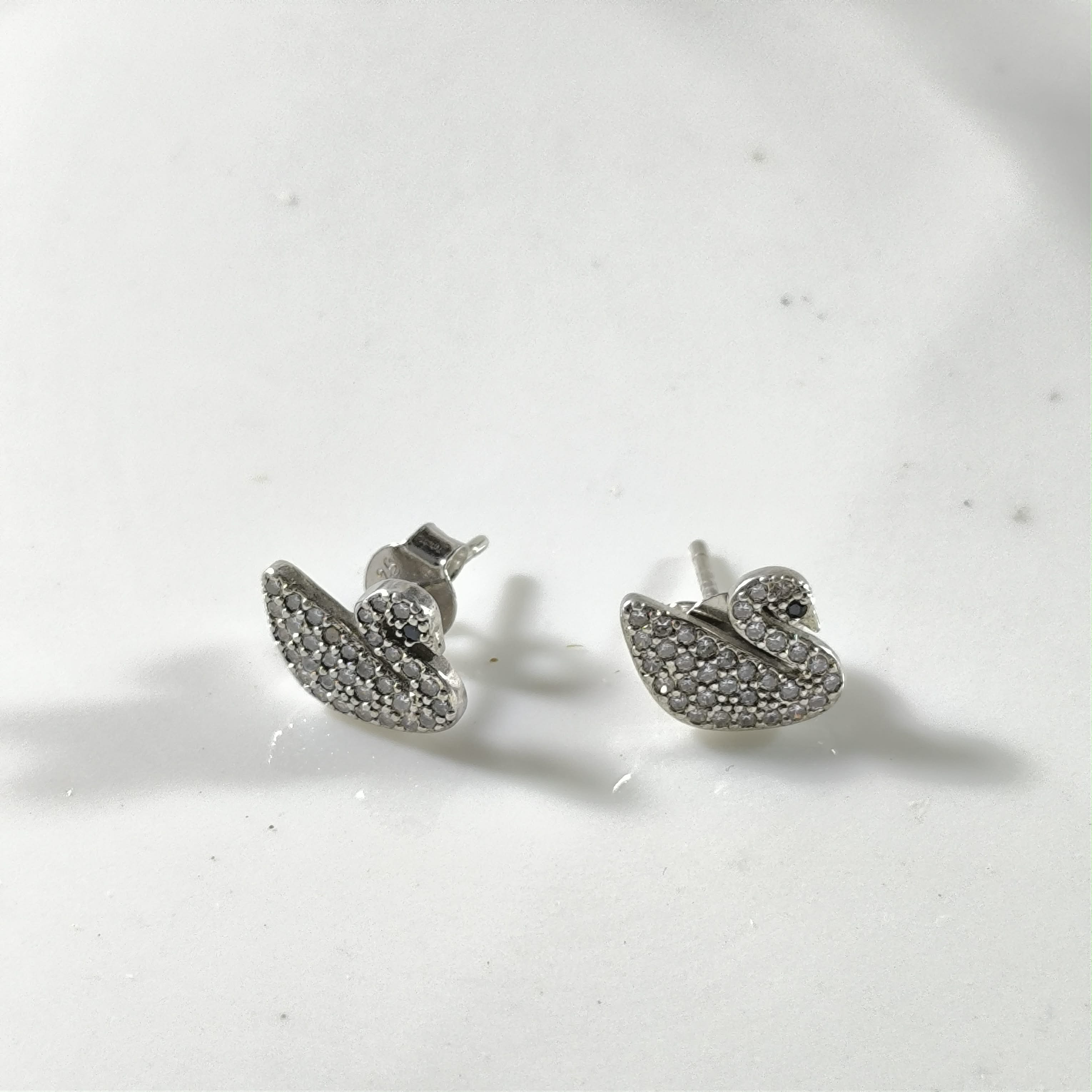 Boucles d’Oreilles Argent Cygne Élégant – Zircon Brillance Luxe