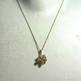 Collier Fleur Doré en Acier Inoxydable – Élégance Brillante