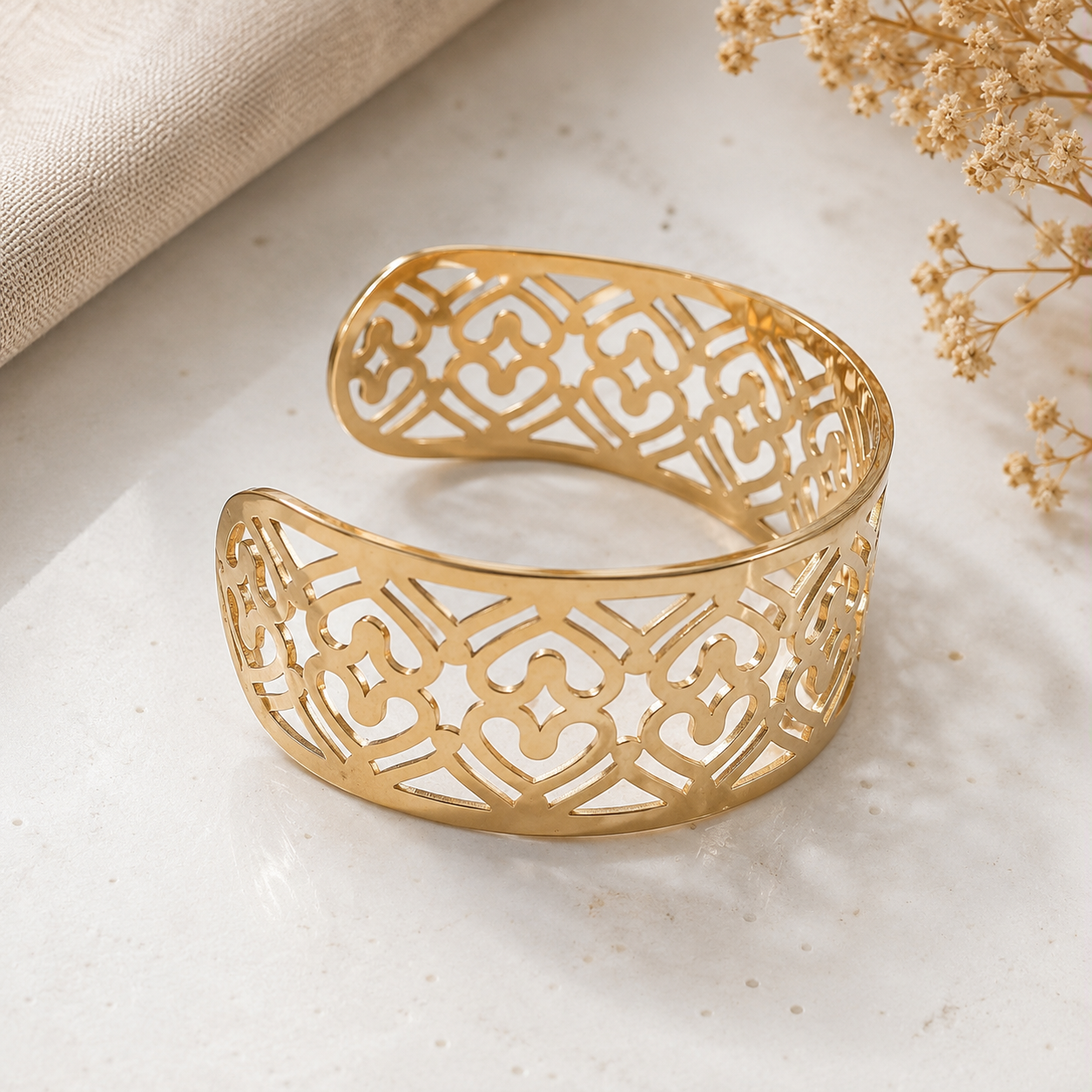 Bracelet Manchette Doré Motif Cœur – Acier Inoxydable Femme | CN