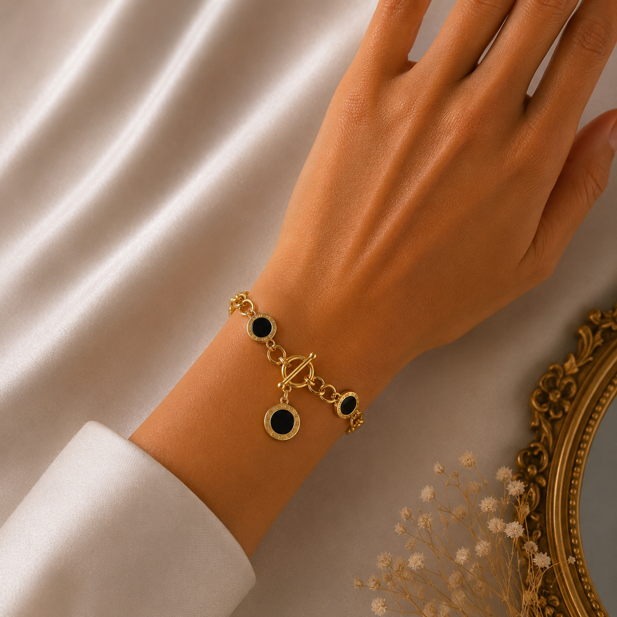 Bracelet Élégance Noire – Charms Intemporels