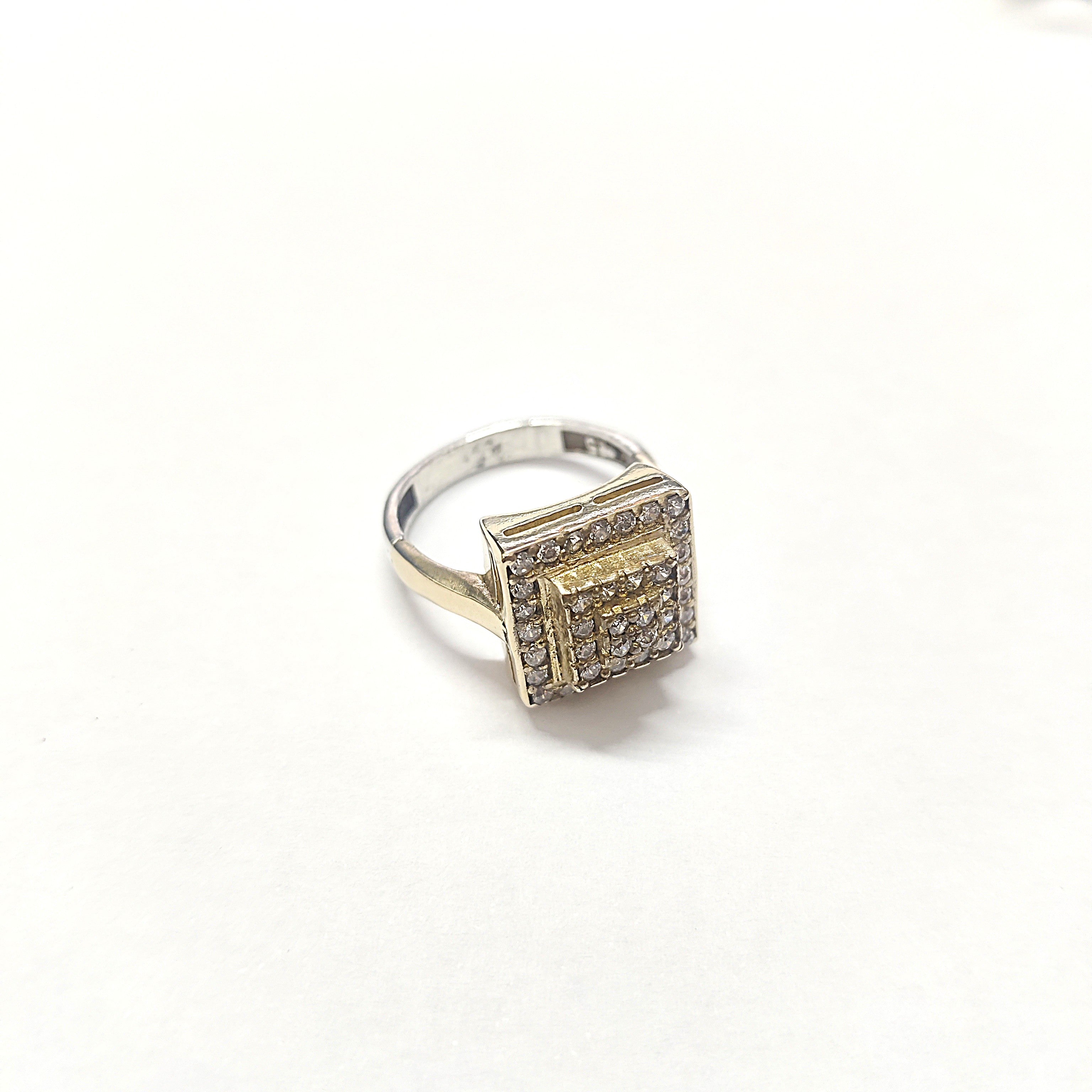 Bague Antique Carrée Dorée & Argent – Motif Géométrique Pavé de Zircon