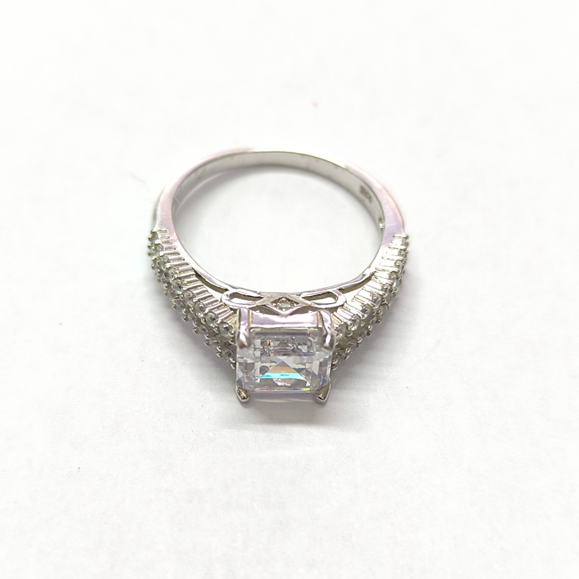 Bague Argent Éclat Impérial – Solitaire Rectangulaire