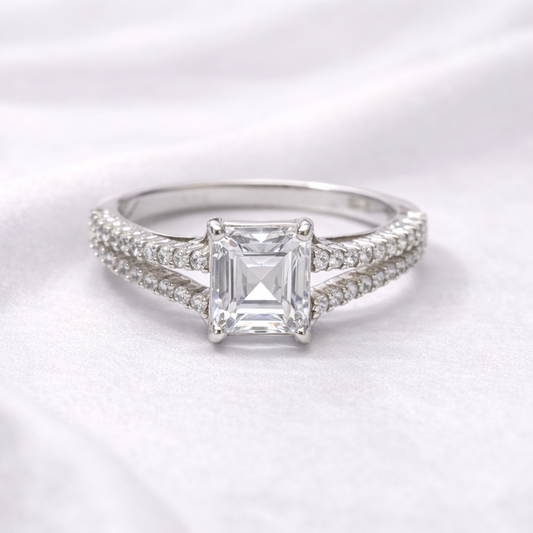 Bague Argent Éclat Impérial – Solitaire Rectangulaire & Pavage Étincelant