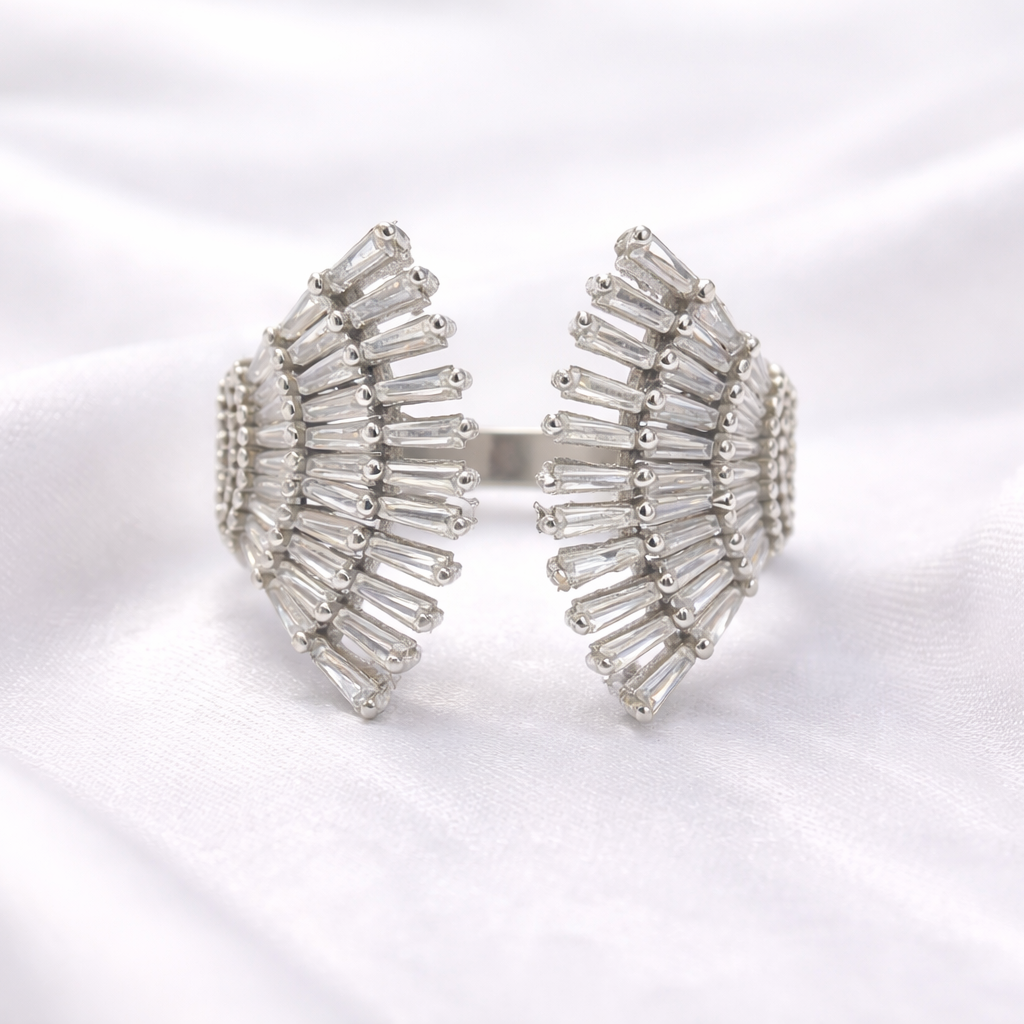 Bague en argent ouverte sertie de zircons baguette – Élégance moderne
