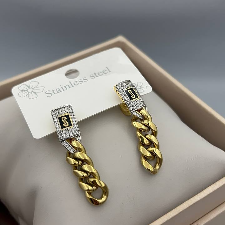 Boucles d’Oreilles Chaîne Dorée – Acier Inoxydable & Strass