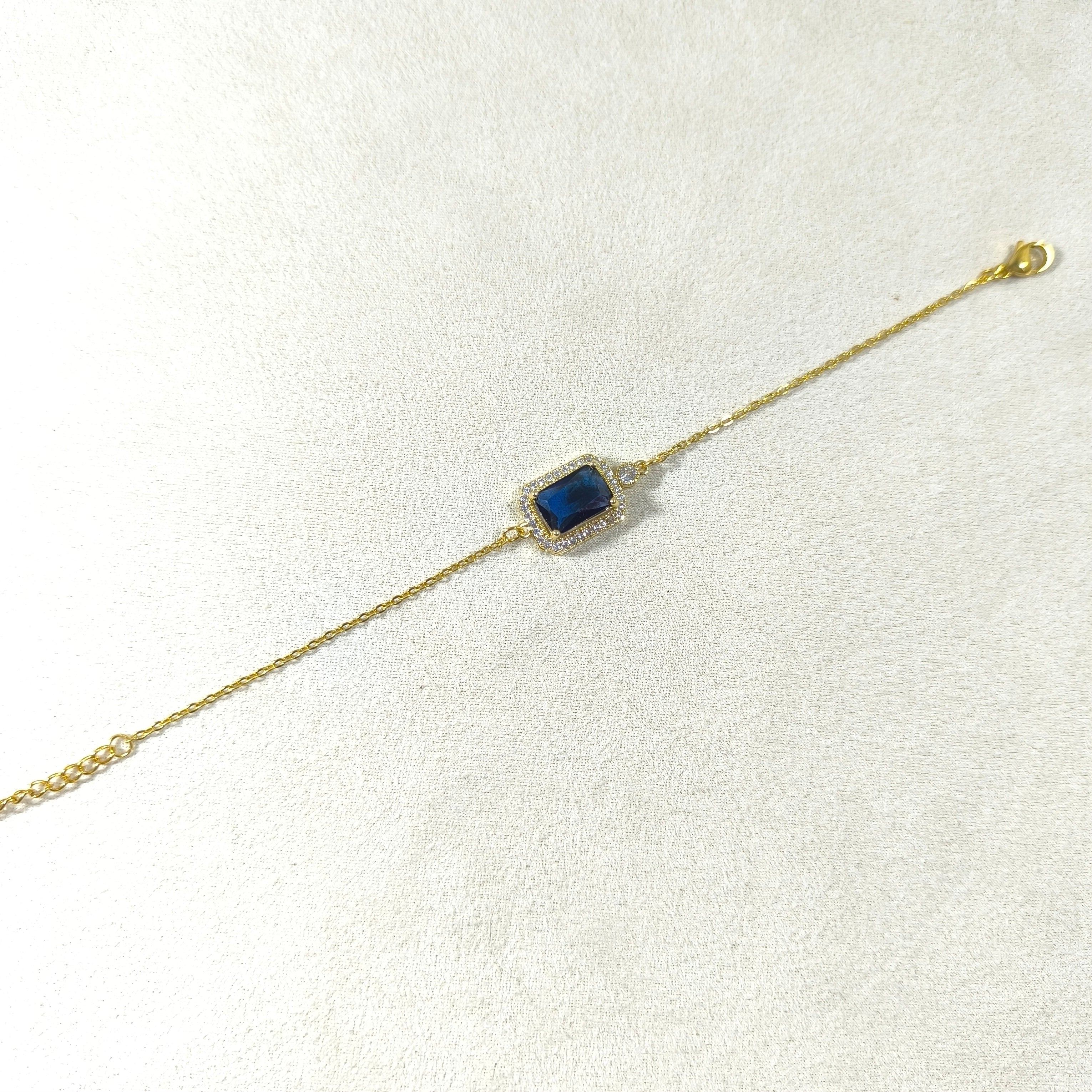 Bracelet Élégance Carrée – Pierre Centrale & Dorée (Bleu, Blanc, Rose)