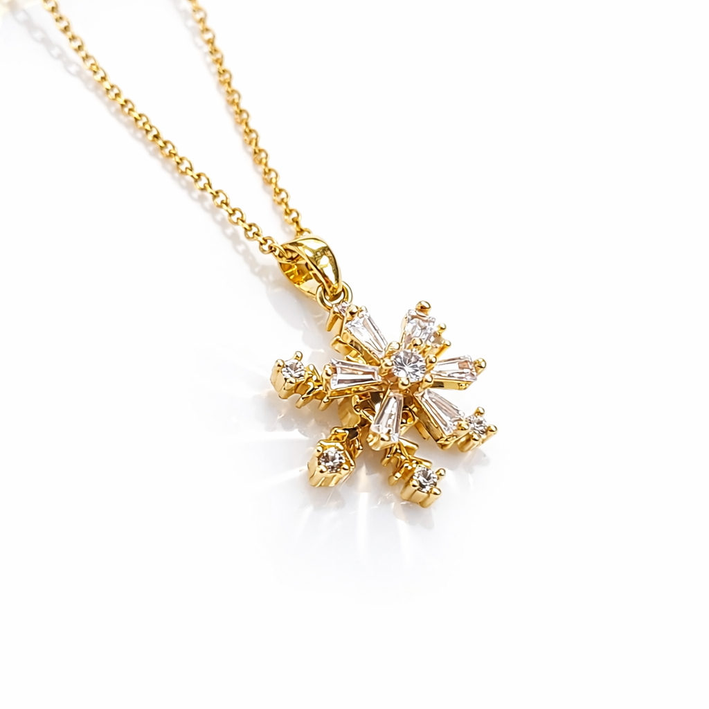 Chaîne Dorée avec Pendentif Étoile Sertie de Pierres