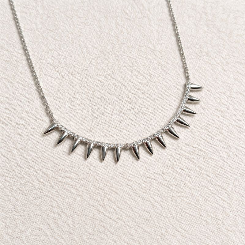 Chaîne Pointes Élégantes – Argent Rhodié au Design Moderne