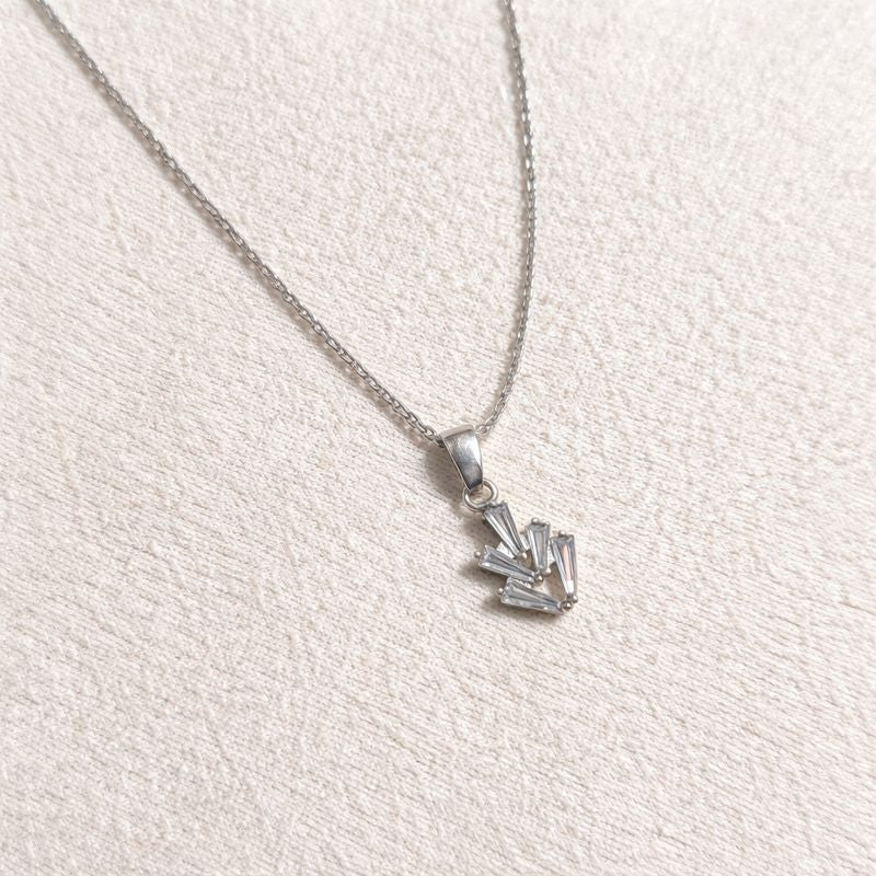 Chaîne Éclat Géométrique – Argent Rhodié & Zircons Brillants