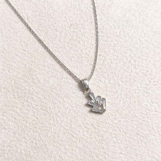 Chaîne Éclat Géométrique – Argent Rhodié & Zircons Brillants