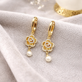 Boucles d’Oreilles Fleur Perle en Plaqué Or