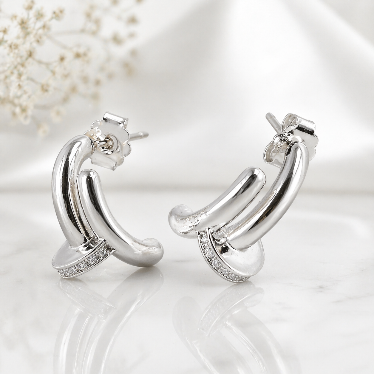 Boucles d’Oreilles Argent Élégance Sculptée – Design Luxe Moderne