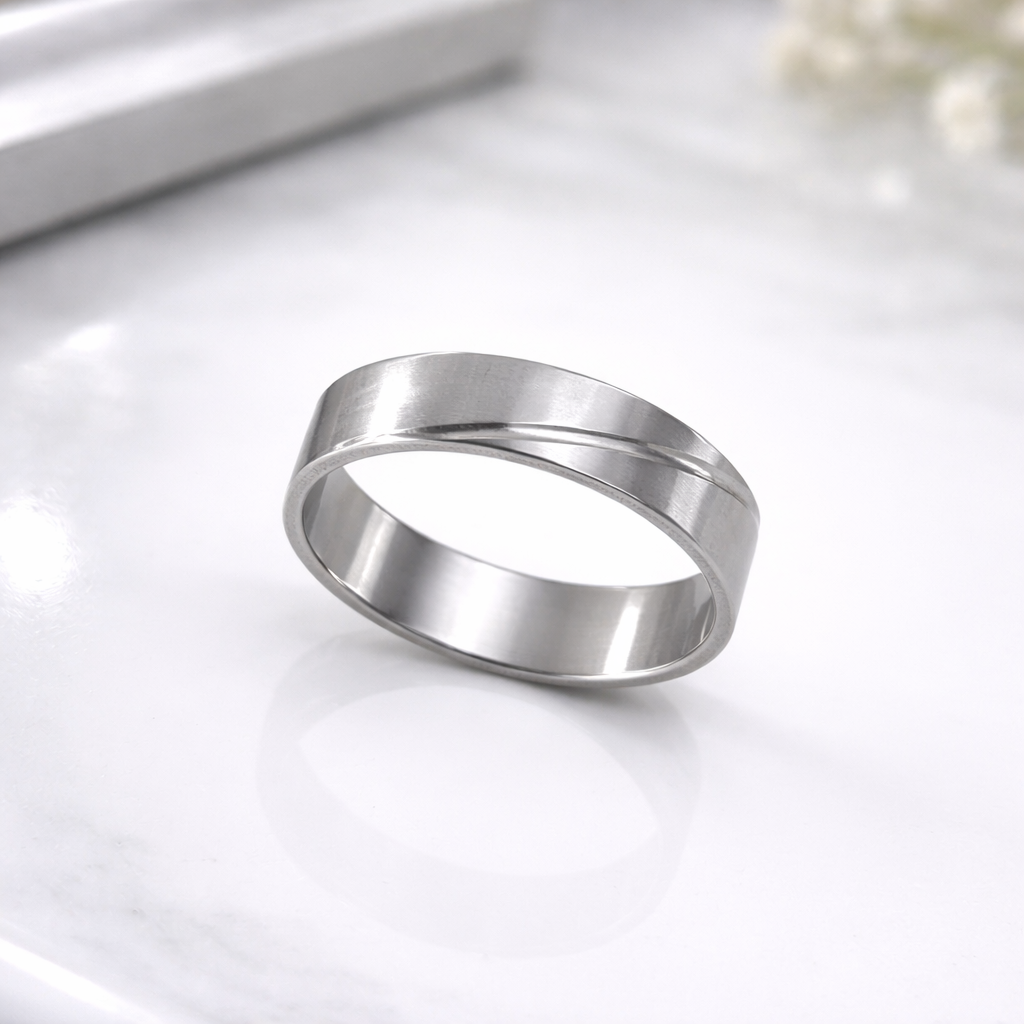 Bague Homme Argentée Classique – Élégance Minimaliste