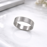 Bague Argentée Texturée – Élégance Moderne