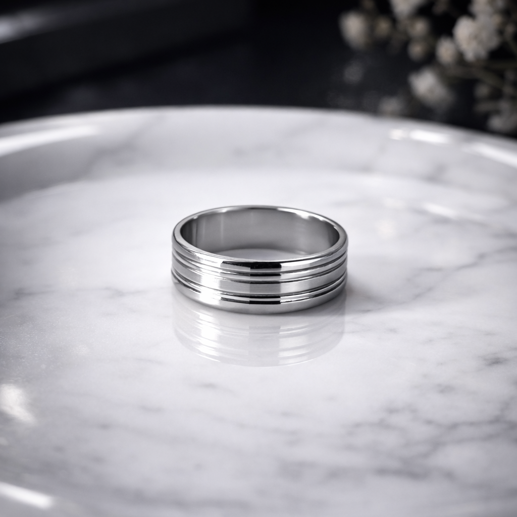 Bague Élégance Signature – Finition Argentée Luxe