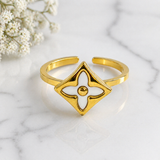 Bague Élégante Fleur Blanche en Acier Doré – Style Chic & Moderne