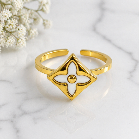 Bague Élégante Fleur Blanche en Acier Doré – Style Chic & Moderne