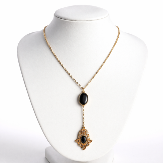 Collier Élégant Doré avec Pierre Noire & Pendentif Main de Fatma