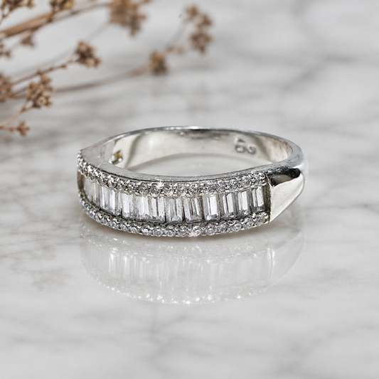 Bague Luxe Éclat en Argent – Zircons Brillants Coupe Baguette