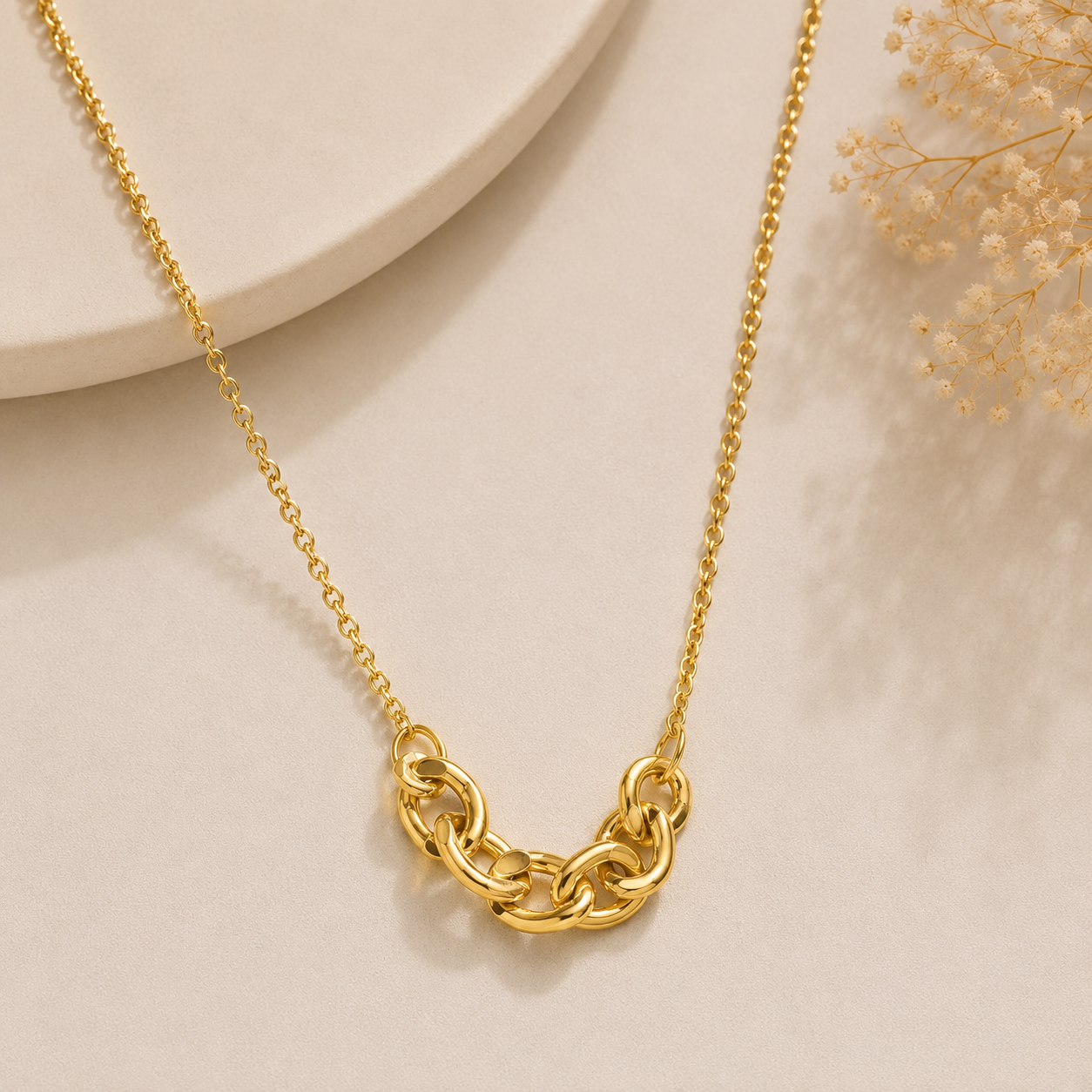 Collier Élégance Dorée en Acier Inoxydable – Style Moderne Chic