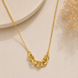 Collier Élégance Dorée en Acier Inoxydable – Style Moderne Chic