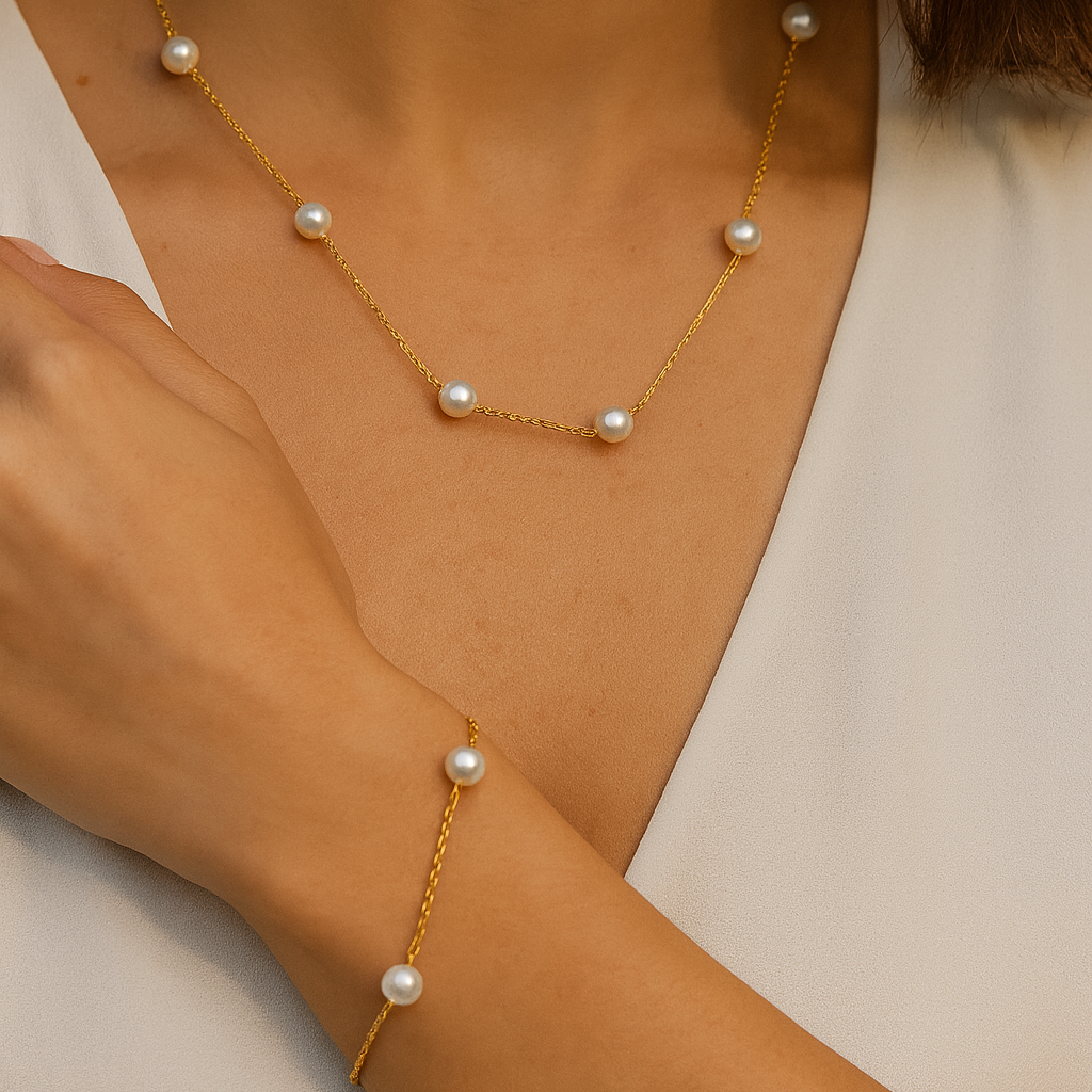 Parure en Acier Inoxydable Doré avec Perles Blanches