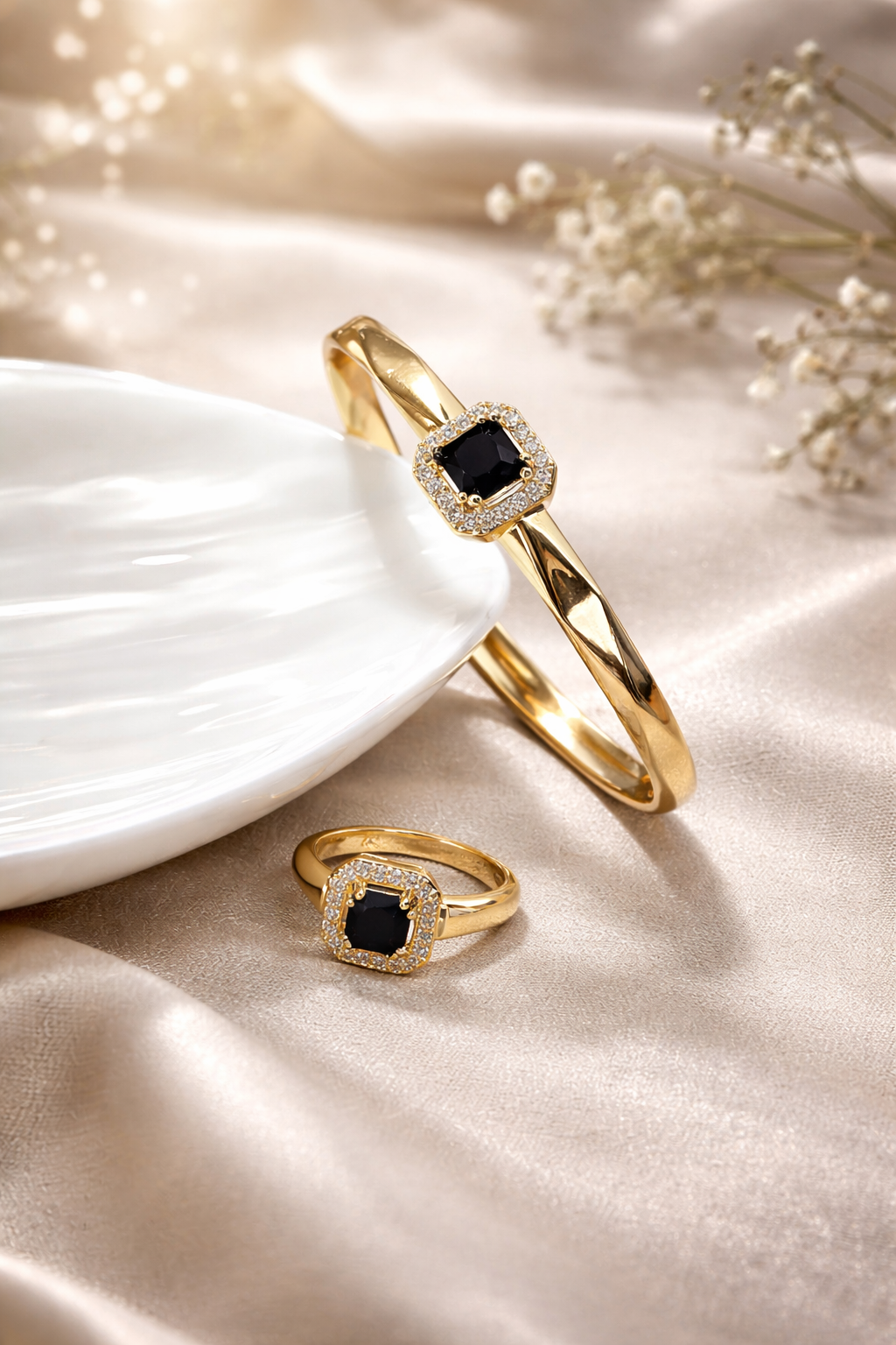 Parure Élégance Noire – Bague & Bracelet en Plaqué Or