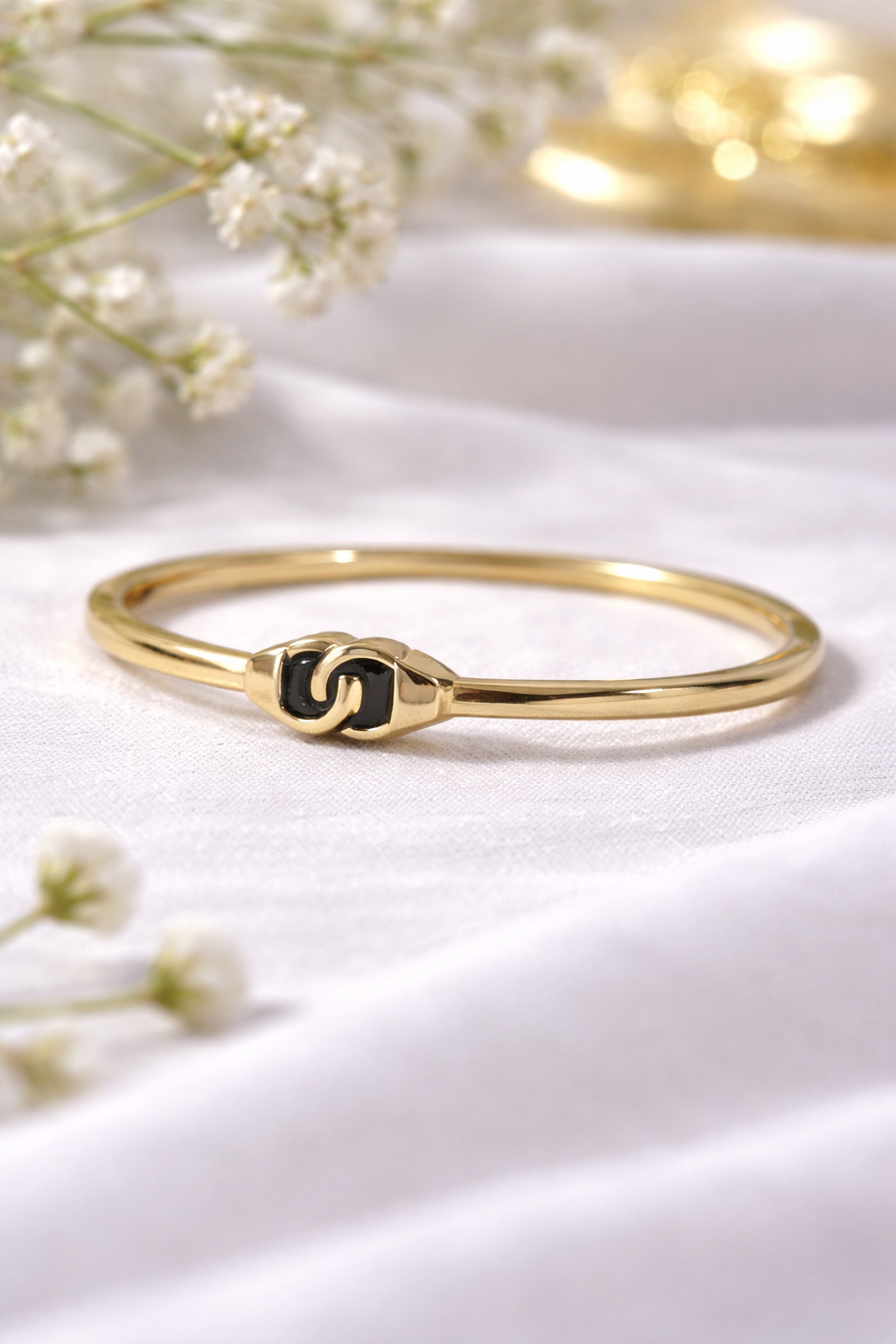 Bracelet Jonc Doré Élégance – Détail Émaillé Noir