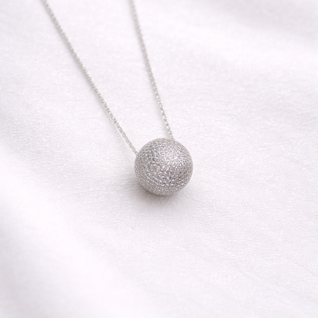 Collier Boule Scintillante en Argent – Élégance Moderne