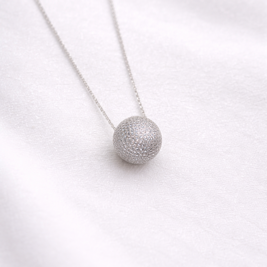 Collier Boule Scintillante en Argent – Élégance Moderne